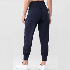 LULULEMON Athletica Midnight Navy Sun Setter Jogger Pants Size 4